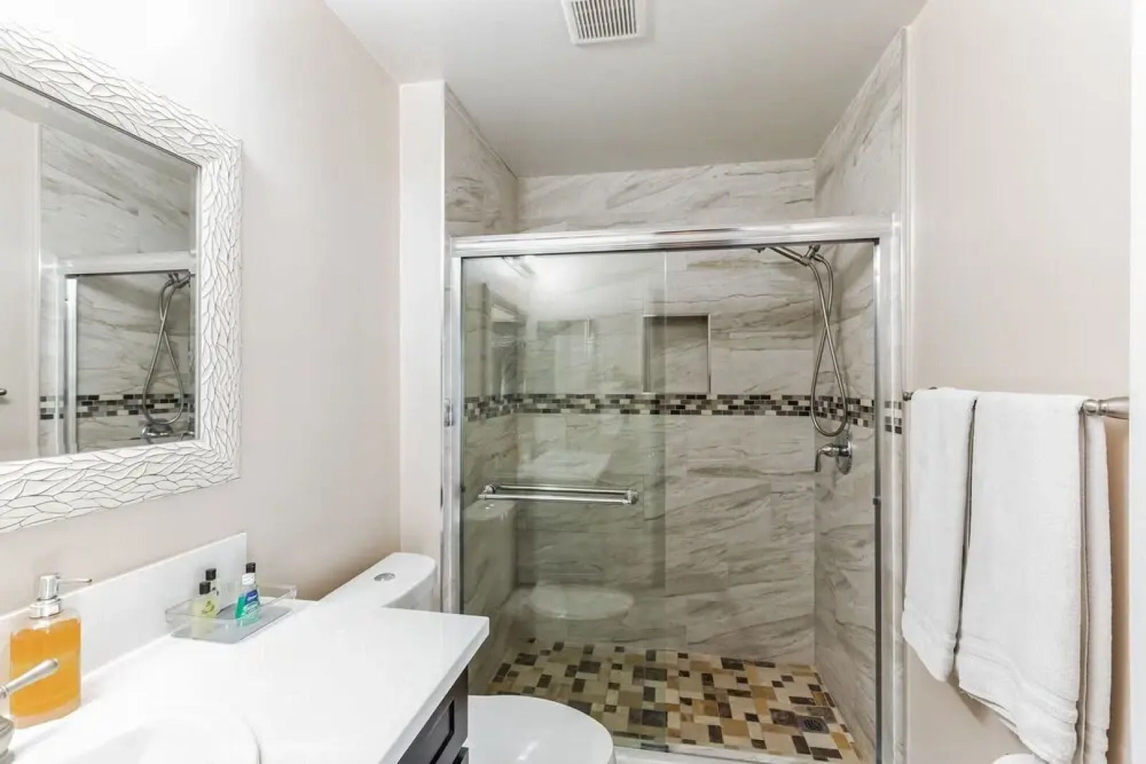 Desert Oasis Getaway 5 Bedroom Home by Redawning