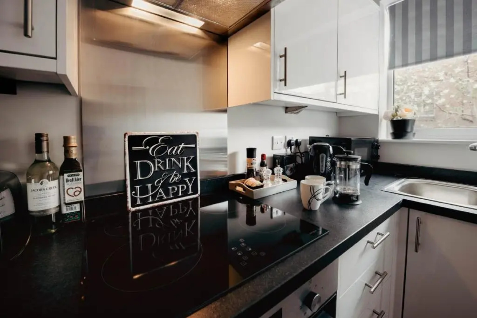 Near Hinckley Centre, sleeps up to 6, spacious ground floor apartments with secure parking