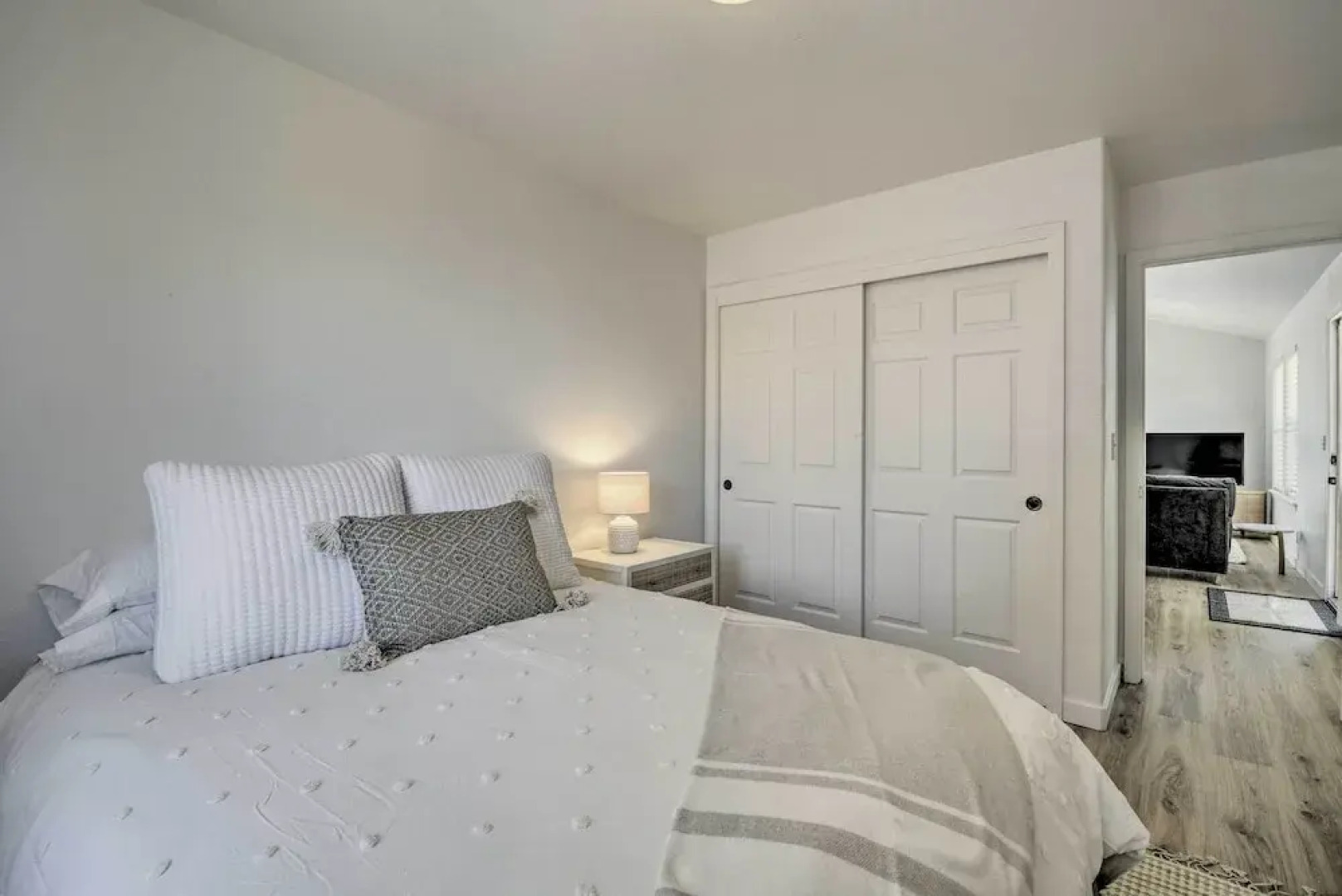 Close to Parks & Brews: Sunny Grants Pass Apt!