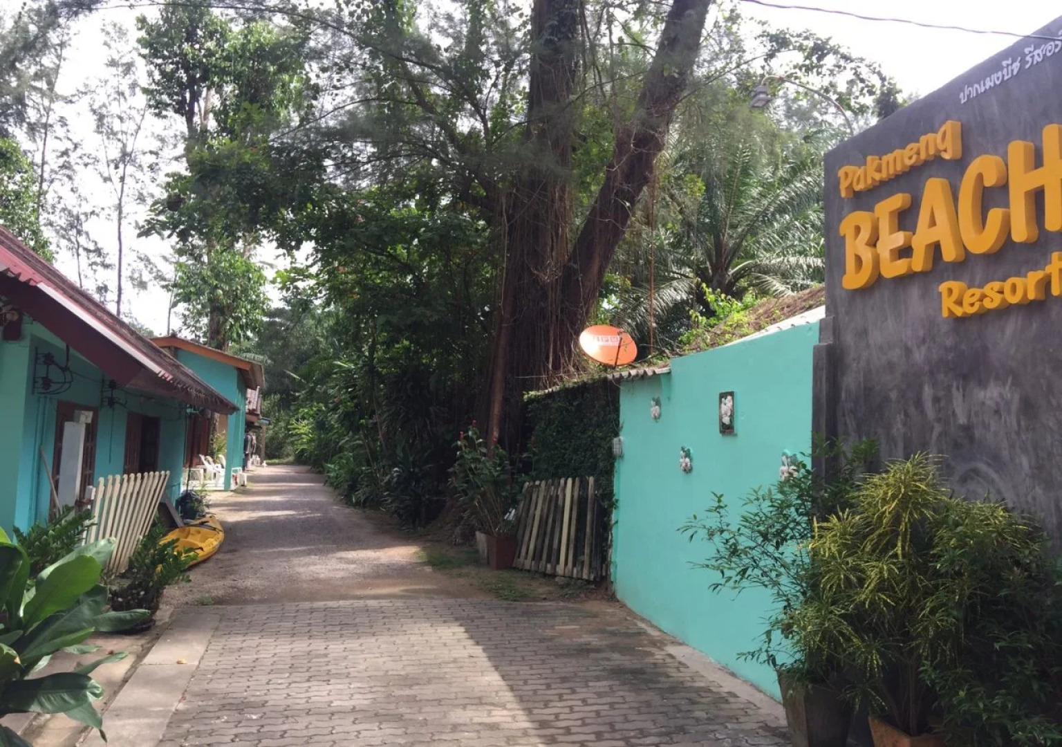 Pakmeng Beach Resort