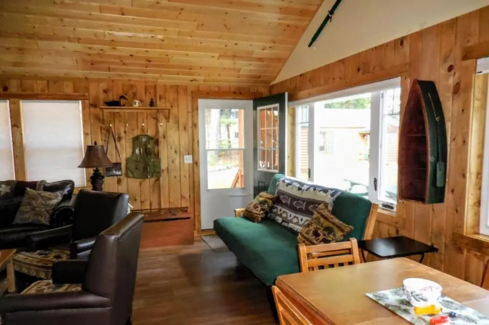 Knotty Pine- White Pine