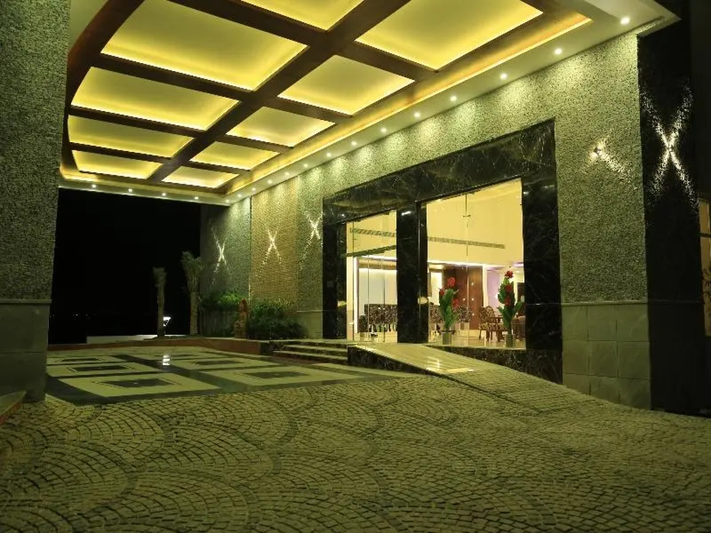 Dhanalakshmi Srinivasan Hotel