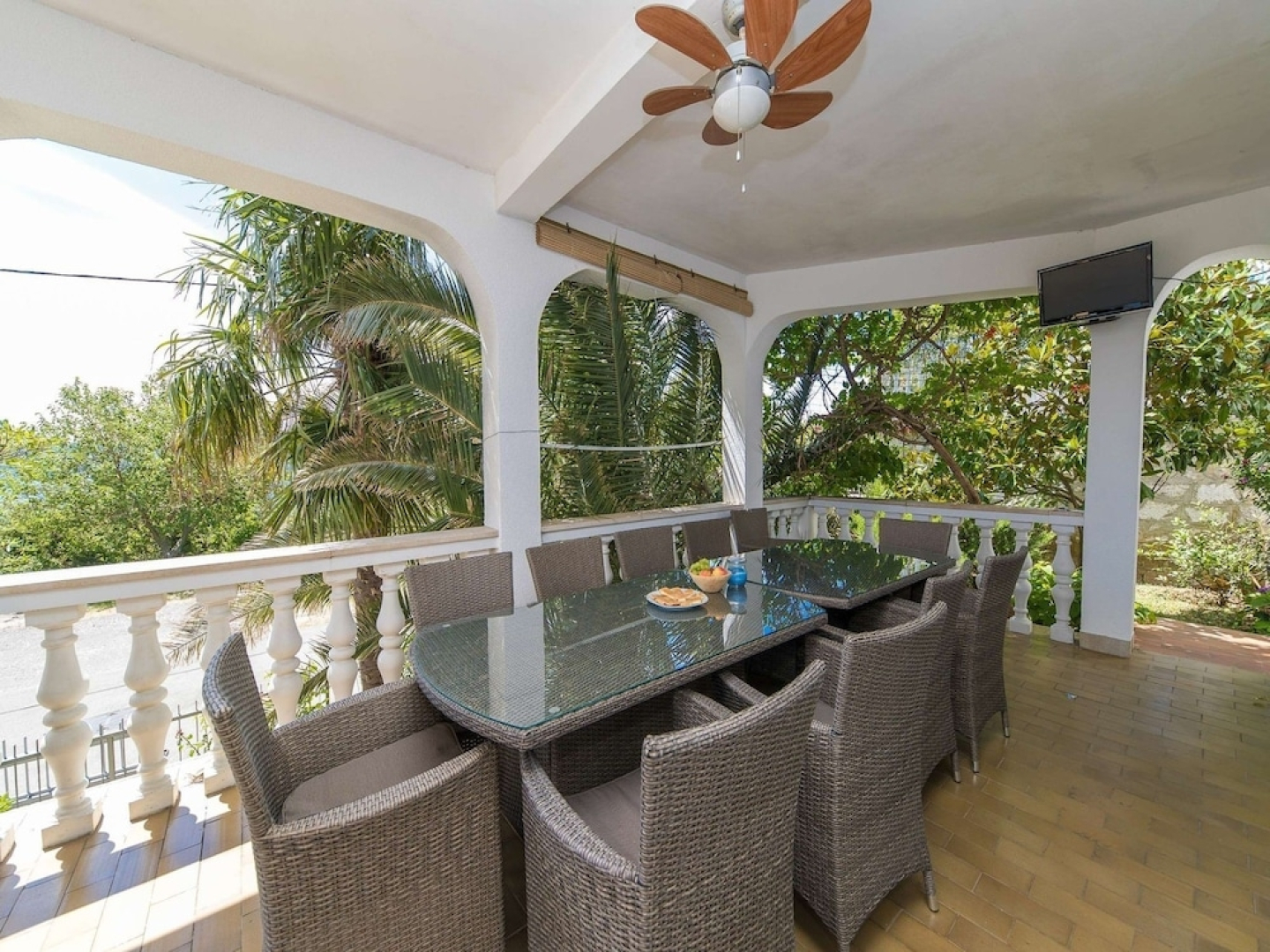 Beautiful Home With Private Pool, Roof Terrace and Summer Kitchen