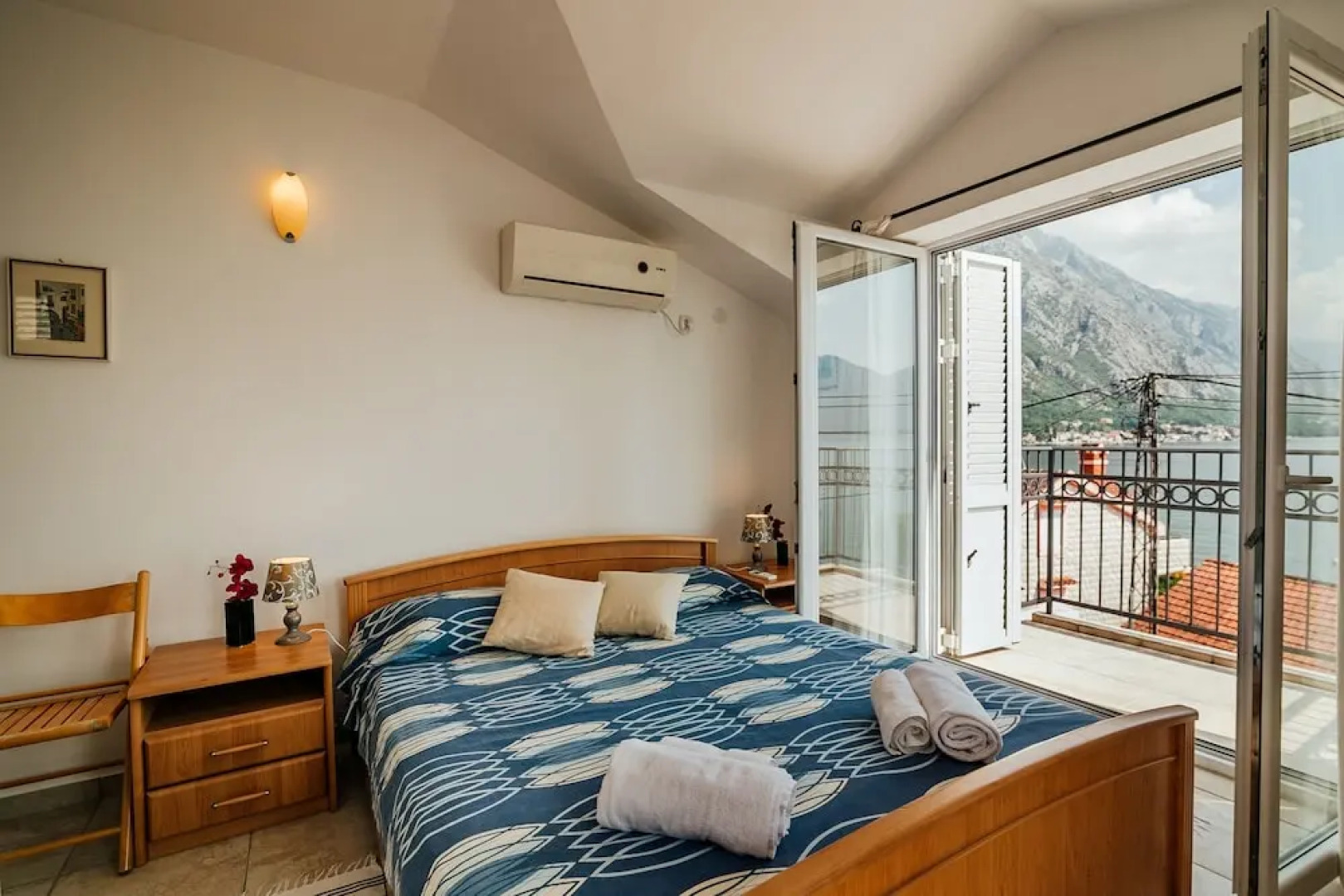 Spacious Family 4BR Seaside House, Fantastic Sea Views, 20 Meters to Beach