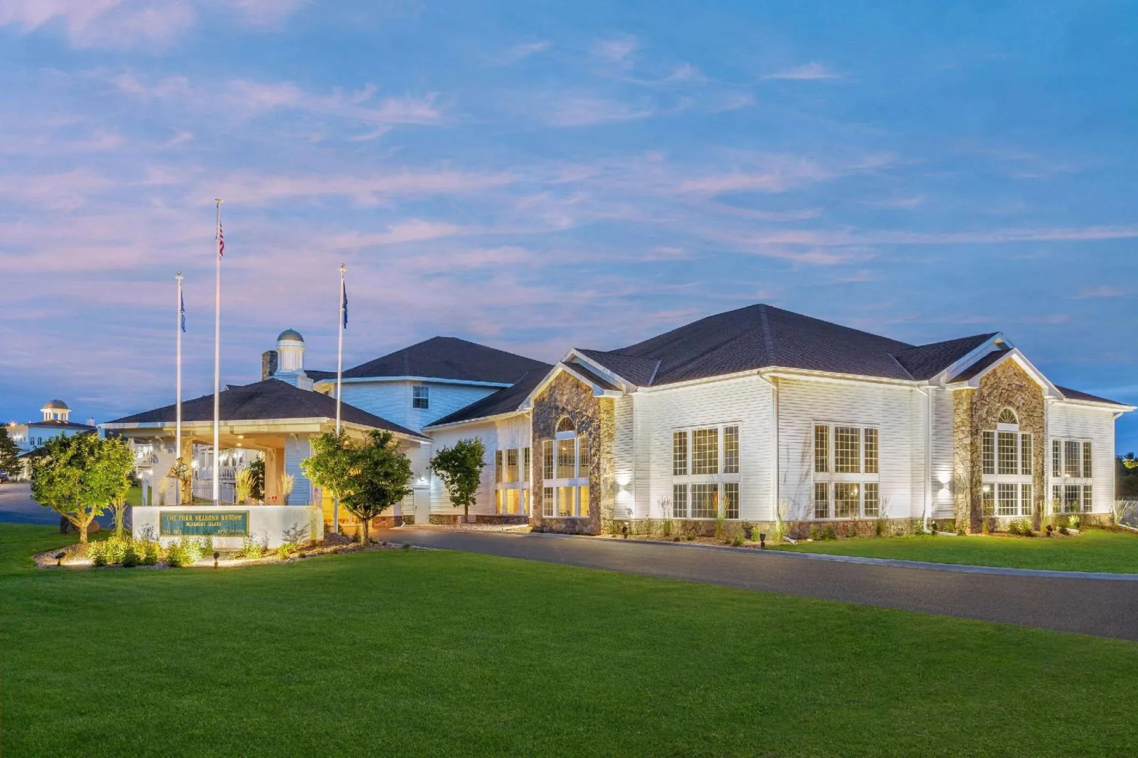 Four Seasons Island Resort