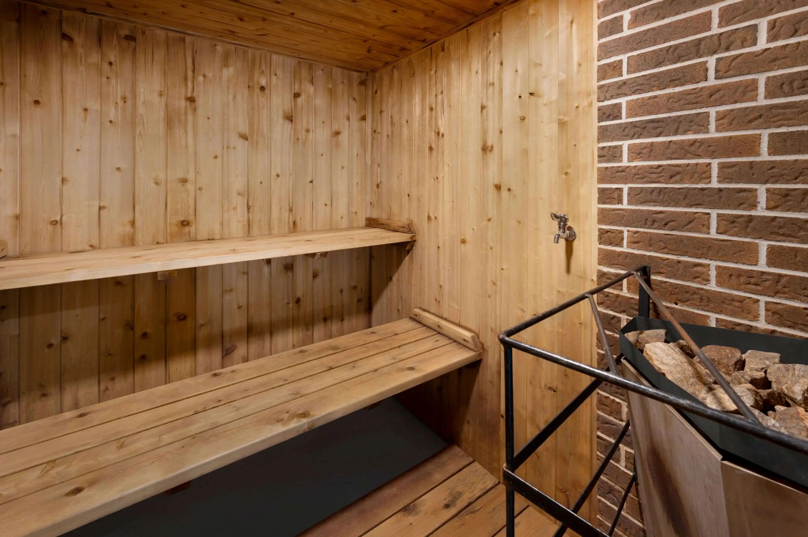 Super 8 by Wyndham Hearst ON