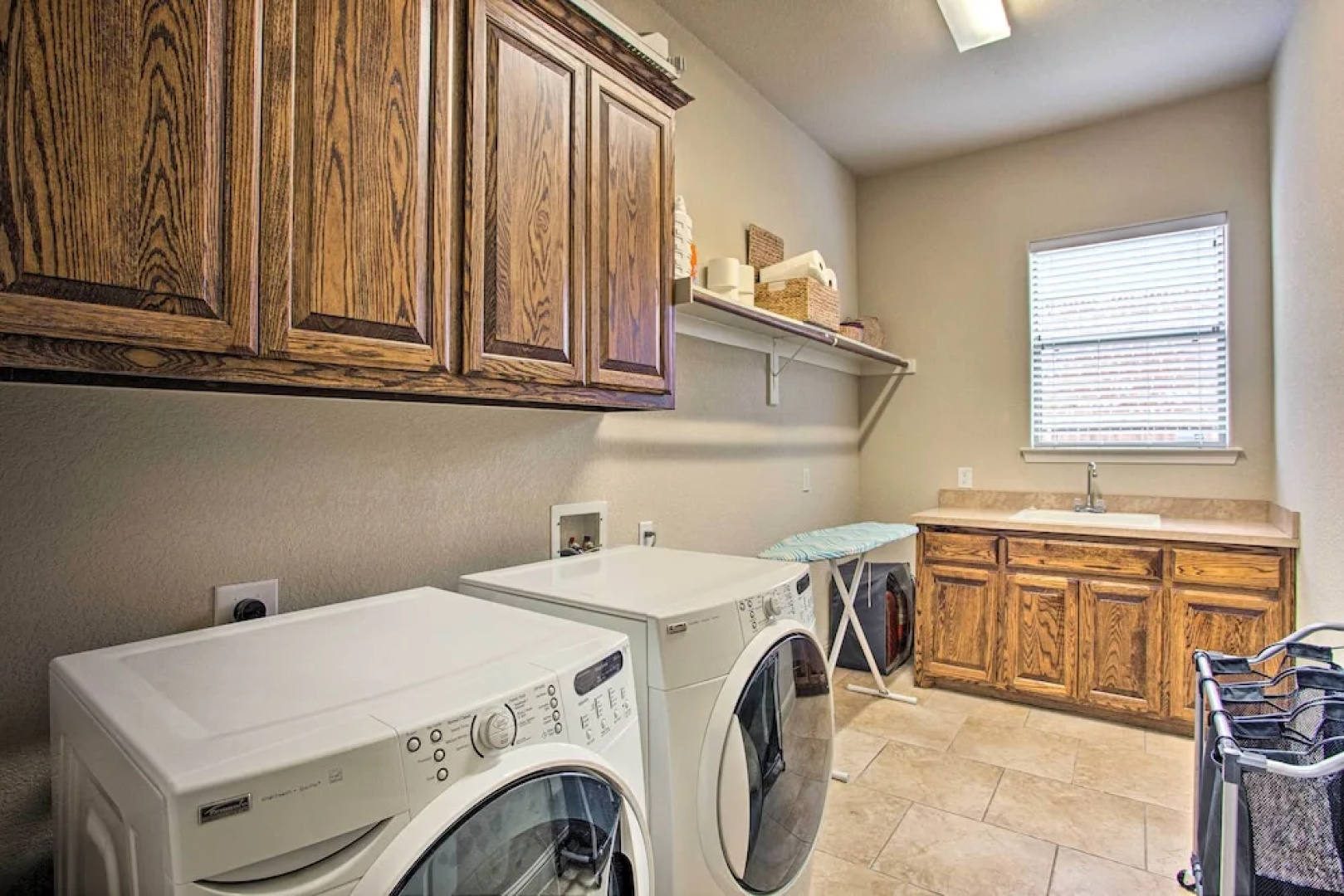 4 Mi to Grapevine Lake: Texas Home w/ Media Room