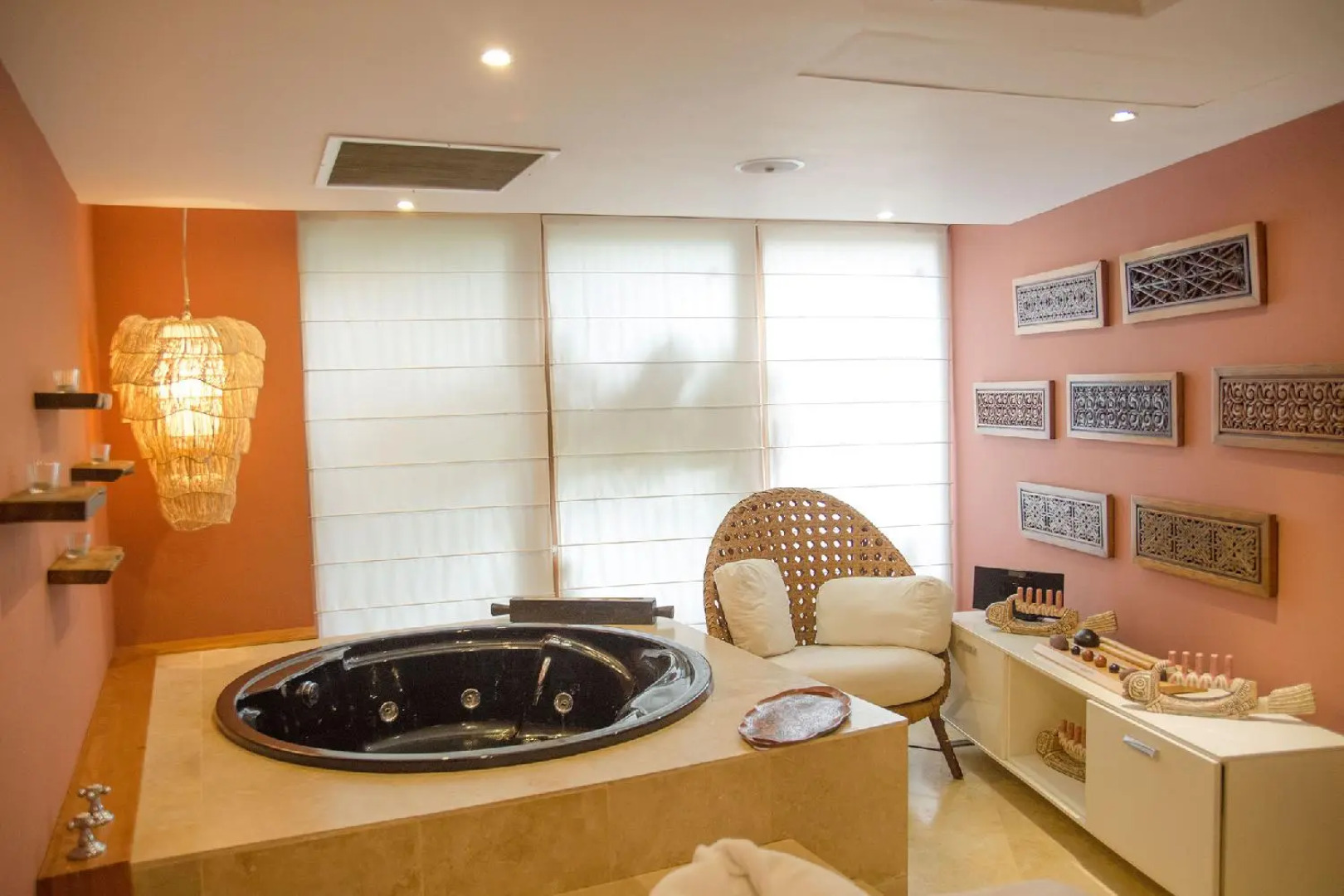 The Bannister Hotel & Yacht Club