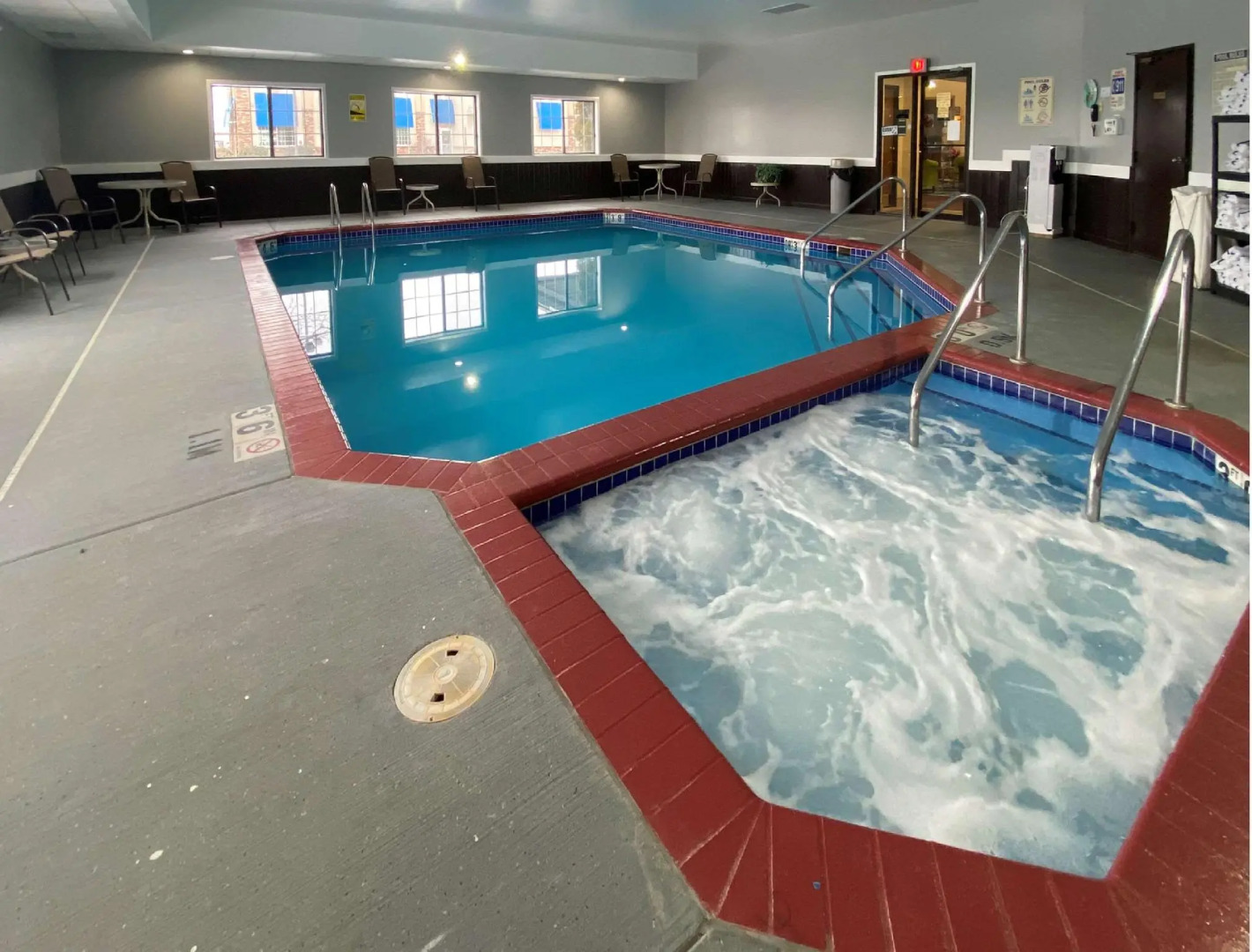 AmericInn by Wyndham Reedsburg