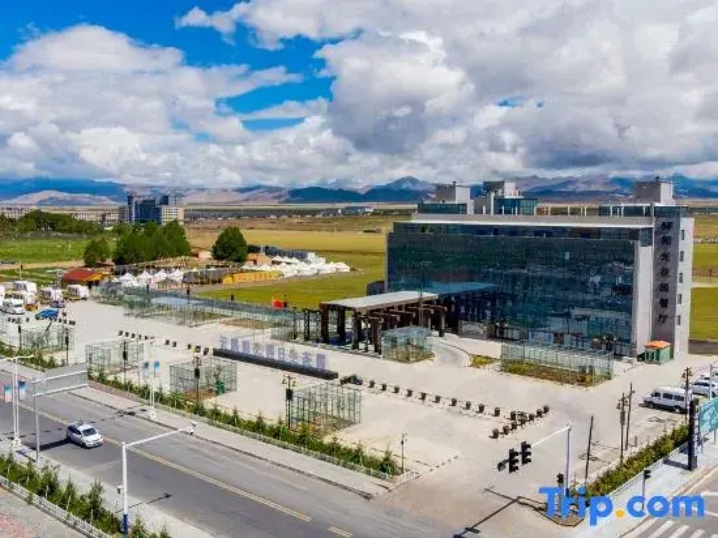 Yunpeng Sunshine Holiday Hotel
