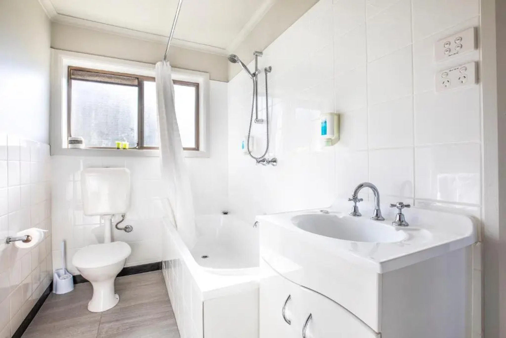 Nightcap at Riverside Hotel