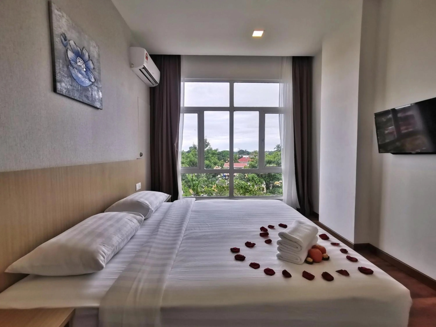 Green World Hotel