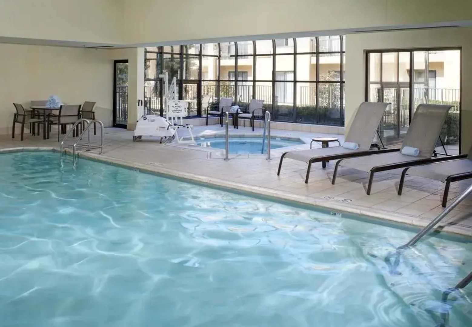 Courtyard by Marriott Milwaukee Brookfield