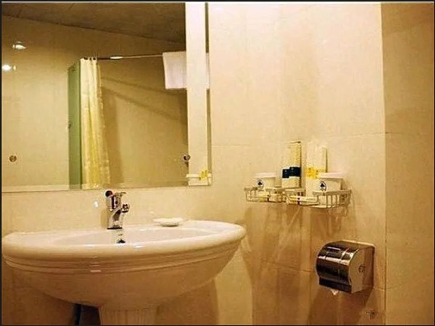 GreenTree Inn Anhui Fuyang Funan East Huaihe Road Express Hotel