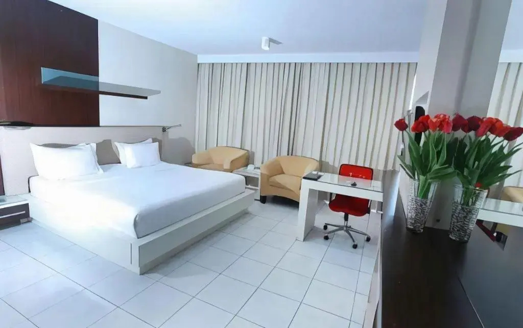 Royal Hotel n' Lounge