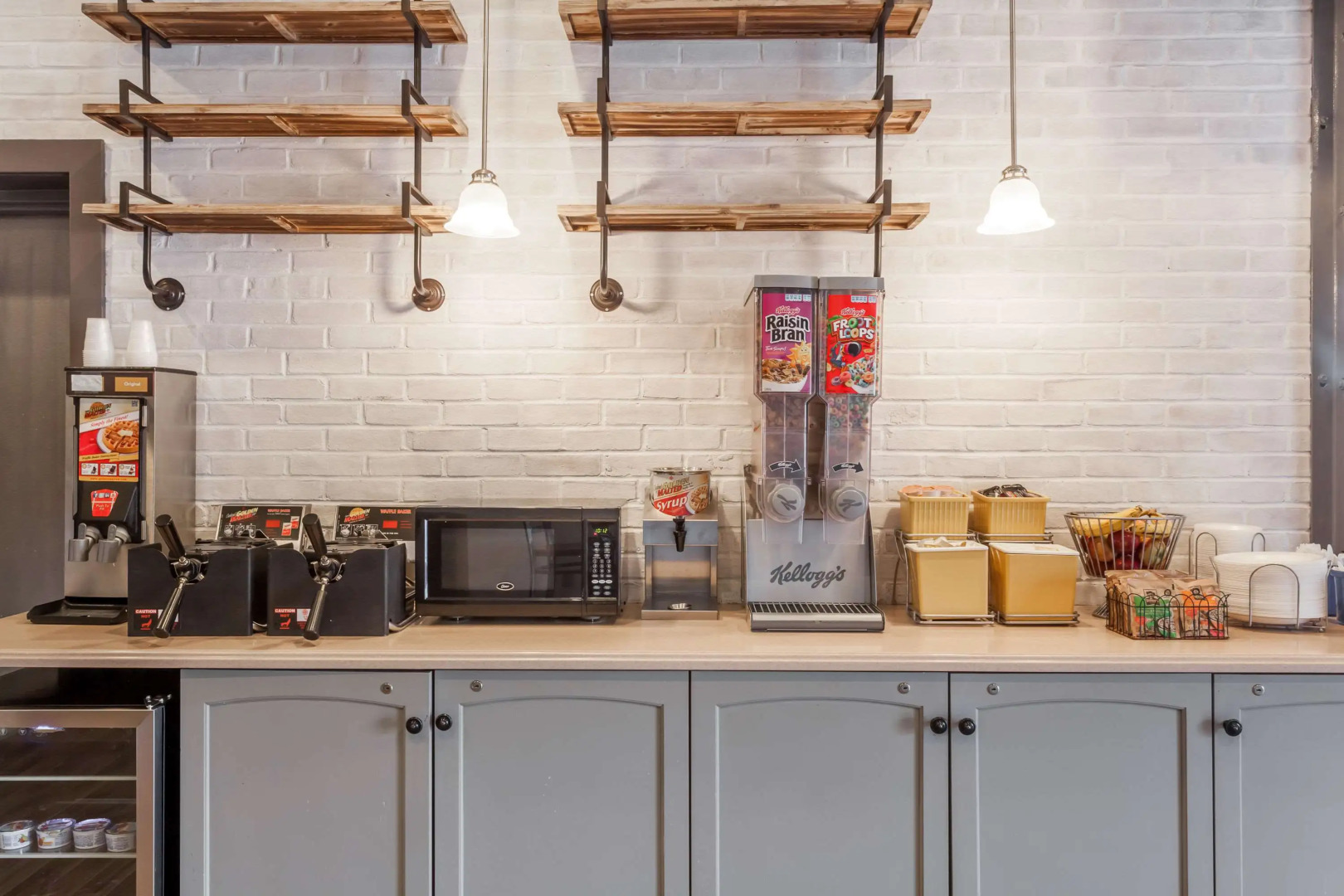 Days Inn & Suites by Wyndham Lancaster Amish Country