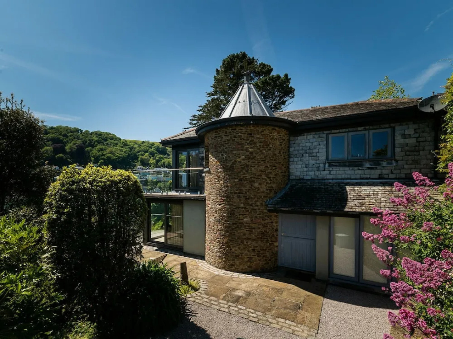 Luxury Holiday Home Just Outside Kingswear, With Beautiful View Over the Water
