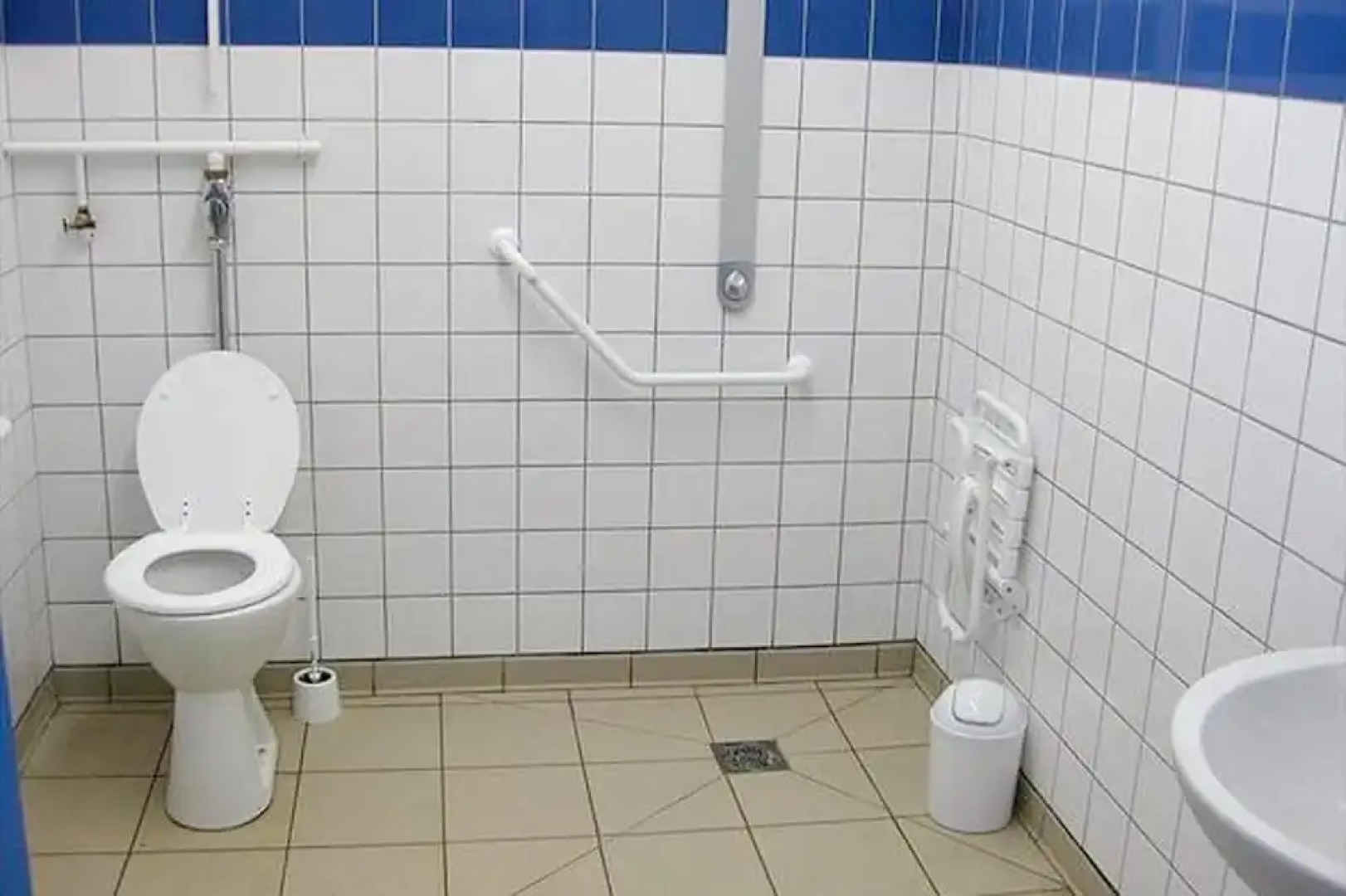 Property With 3 Bedrooms in Argenton-sur-creuse, With Enclosed Garden and Wifi