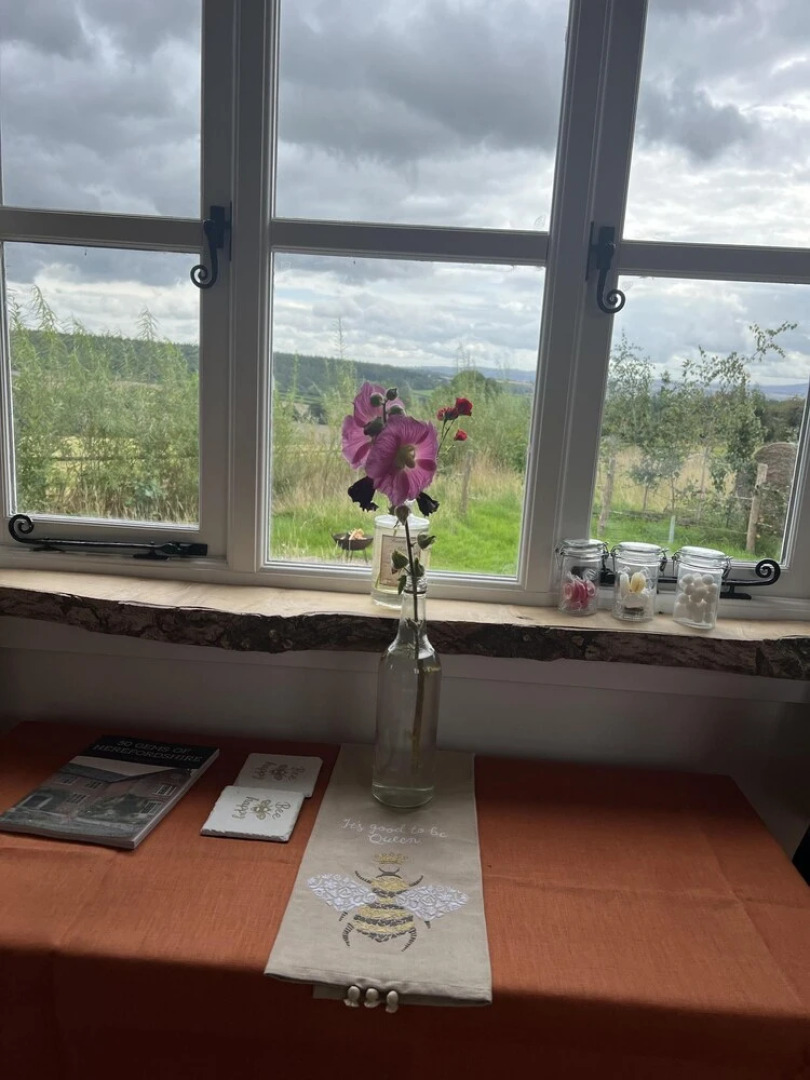 Luxury Shepherd's Hut Style Cabin With Views