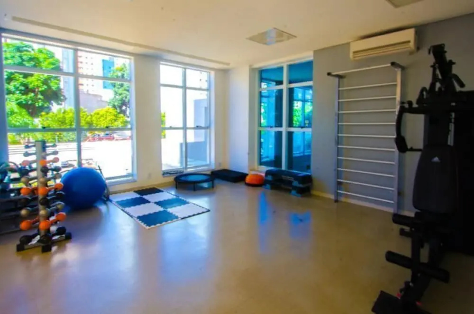 AV110 Completo e perto do metro