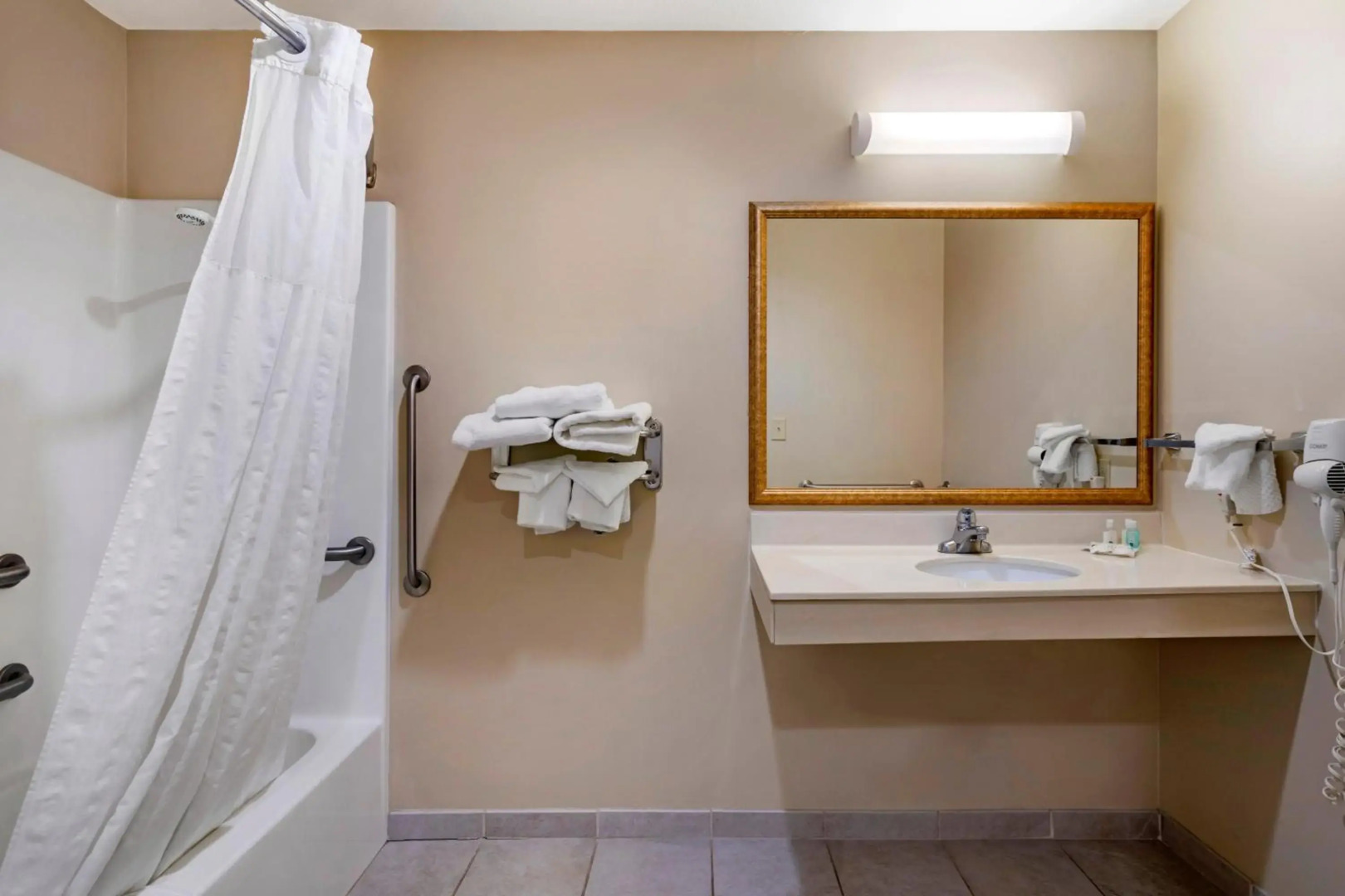 Quality Inn & Suites Rockport - Owensboro North (GOLD AWARD WINNER)