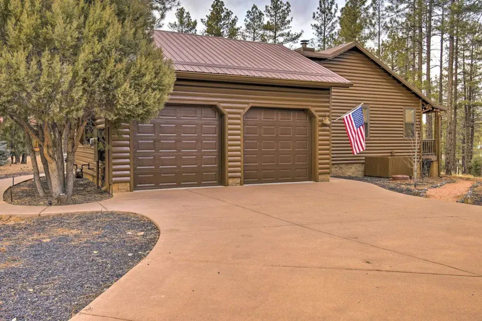 3 Mi to Golf Course: Show Low Escape w/ Fire Pit