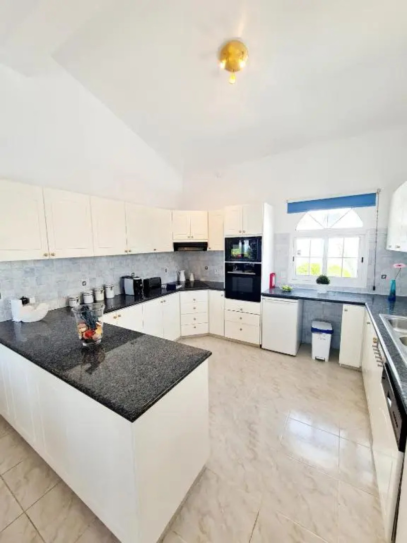 Villa Elysium, 3 bedrooms, pool, sea view & wifi