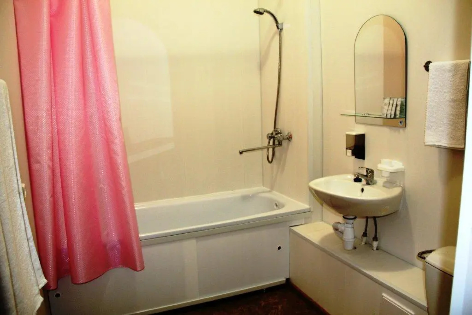 Oasis Hotel - Hostel