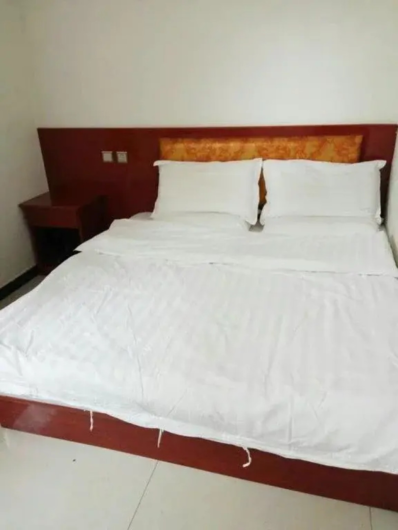 Xinglong Jiahong Inn