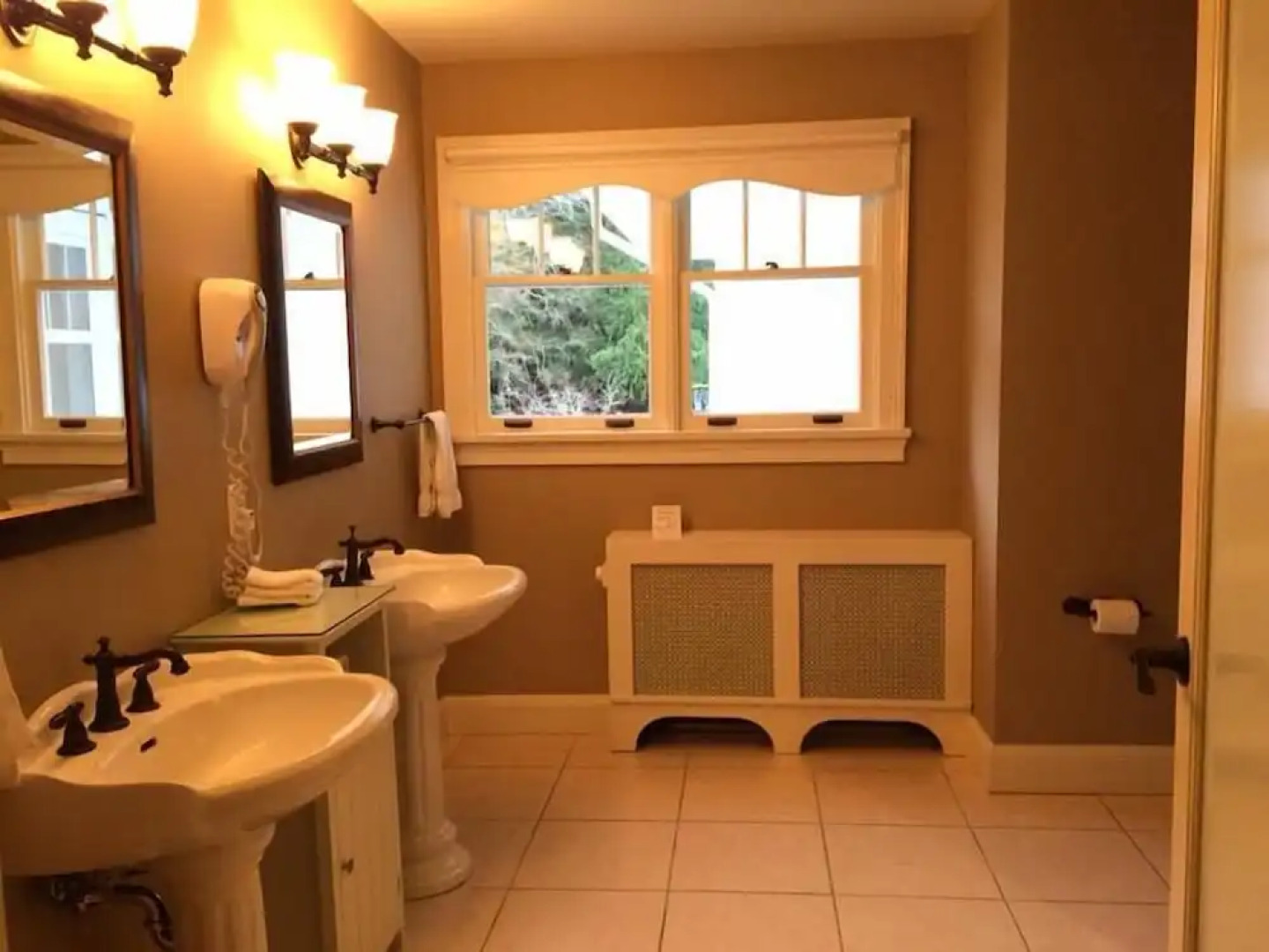 Crown Mansion Boutique Hotel & Villas