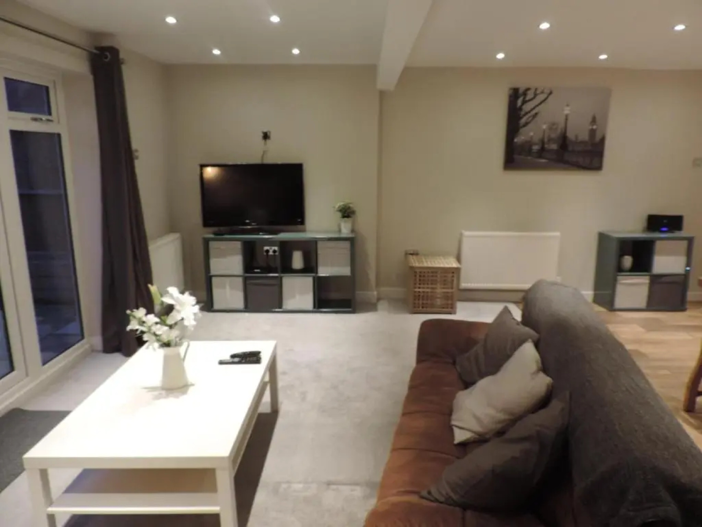 4 Bed Farnborough Air Accommodation