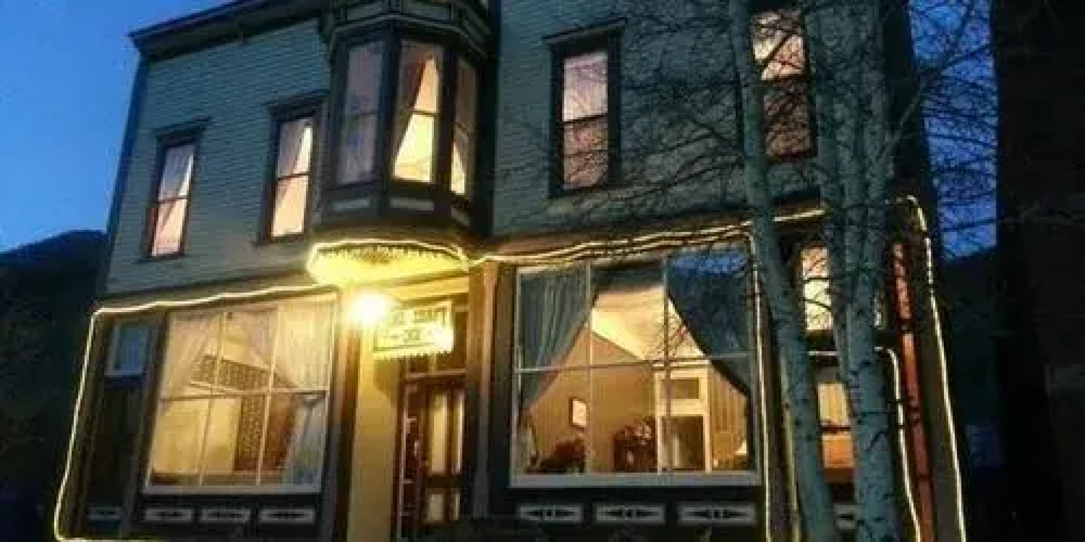 The Mine Shaft Inn Hotel & Hostel
