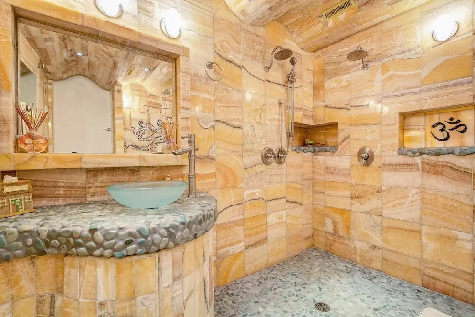 Stunning One of a Kind Tropical Zen Paradise!