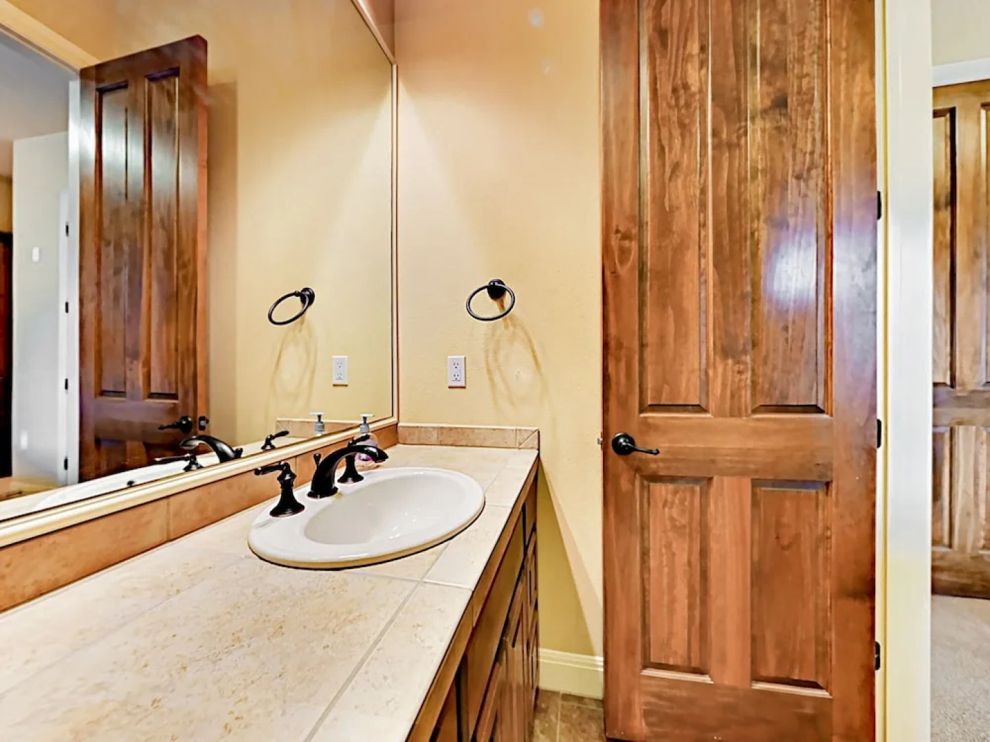 416 Lakeway - 3 Bedroom Condo