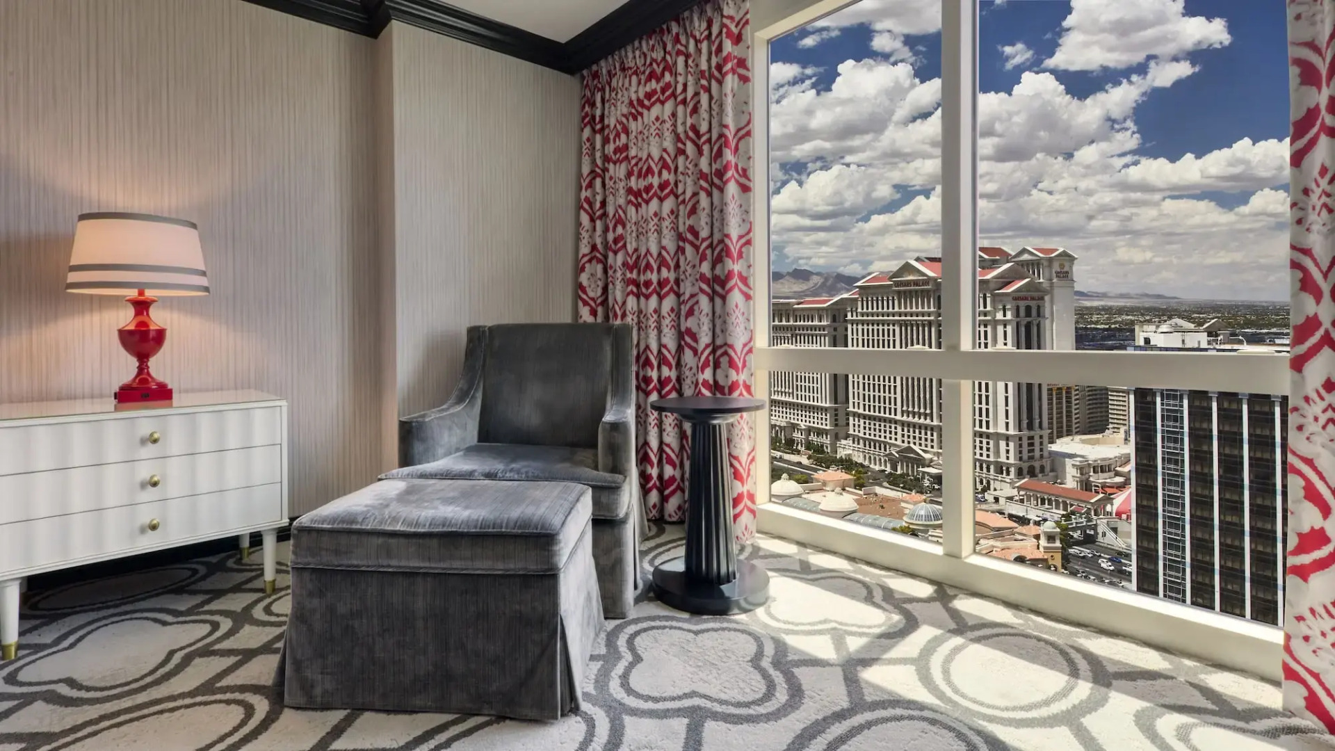 Курорт Paris Las Vegas Resort & Casino