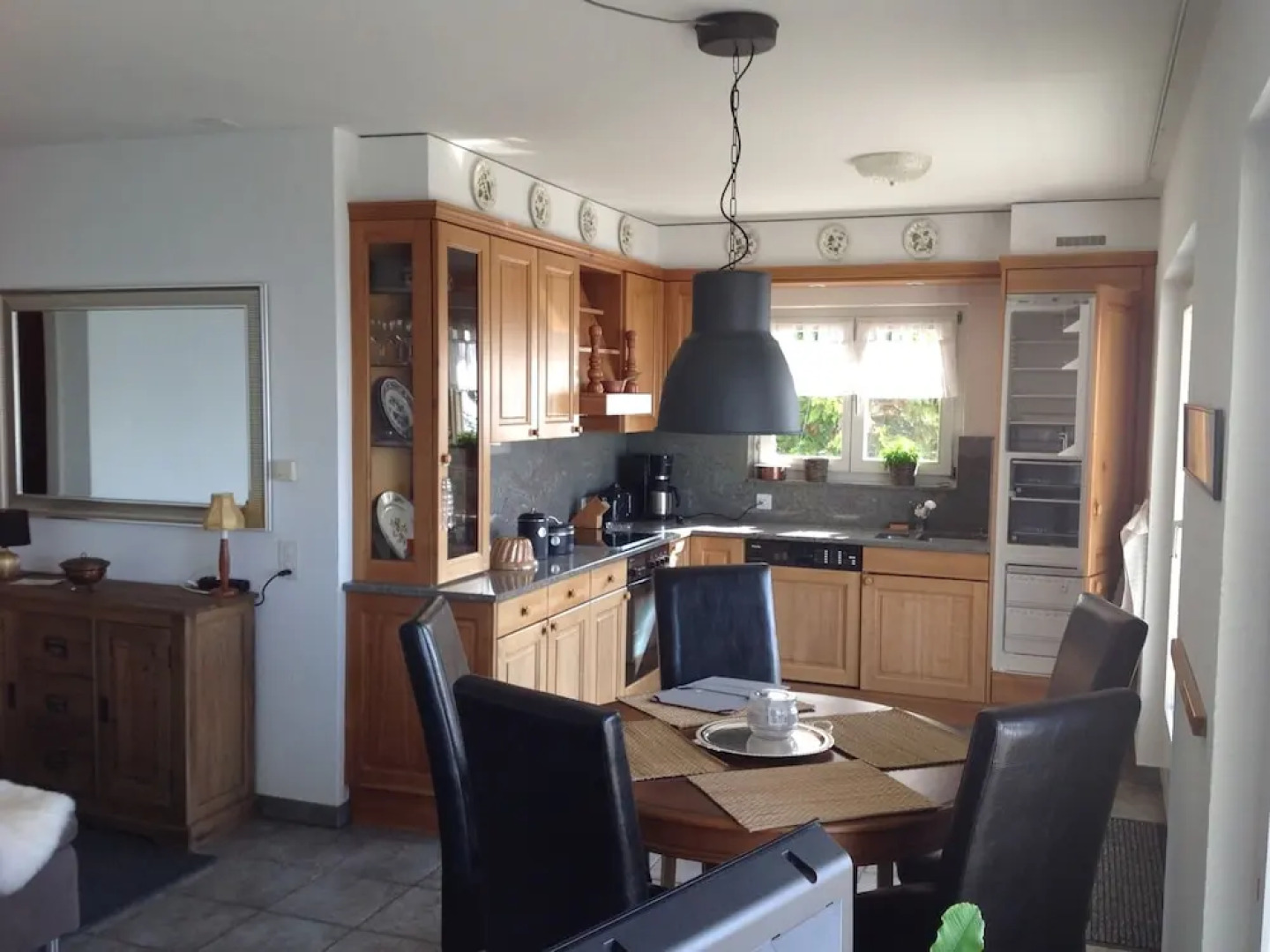 Beautifully Situated House With a View of the Mountain World