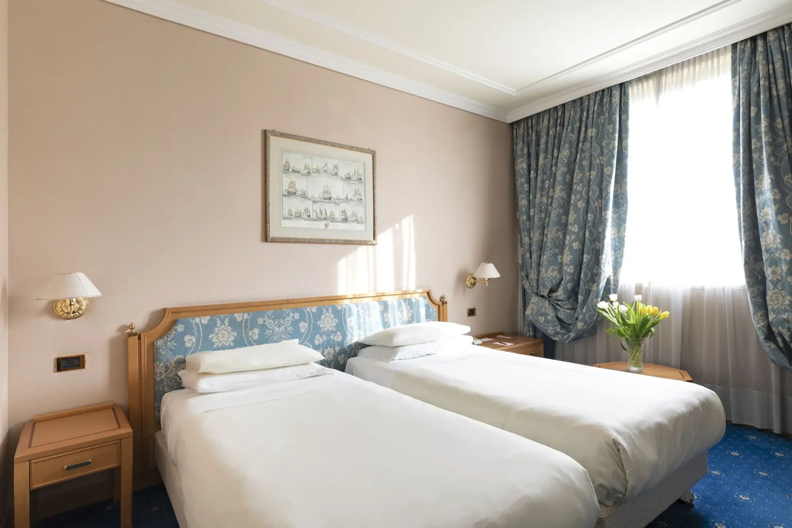 Отель Royal Garden