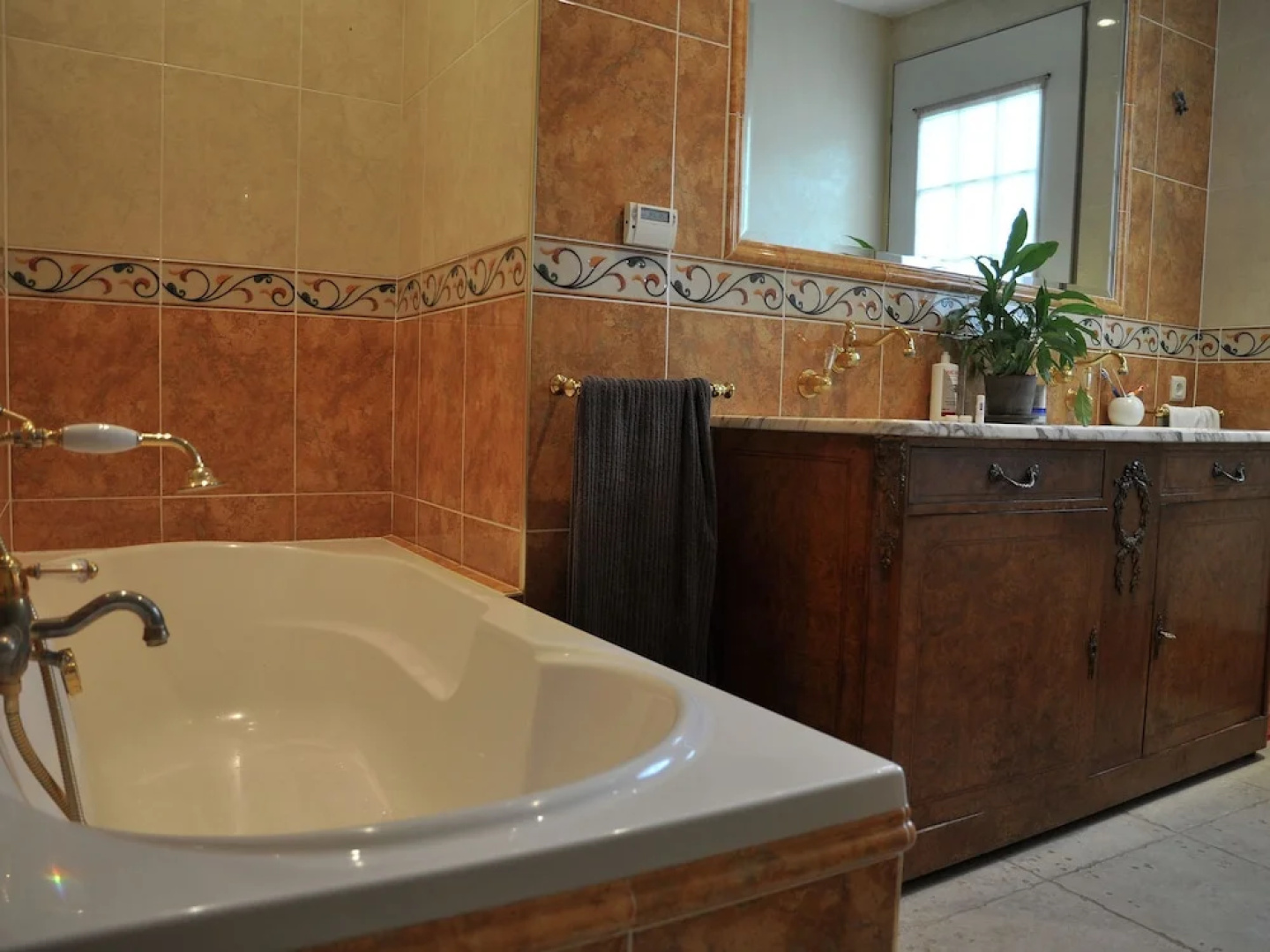 Beautiful and Stylish Town House With Private Swimming Pool in the Middle of Cavaillon