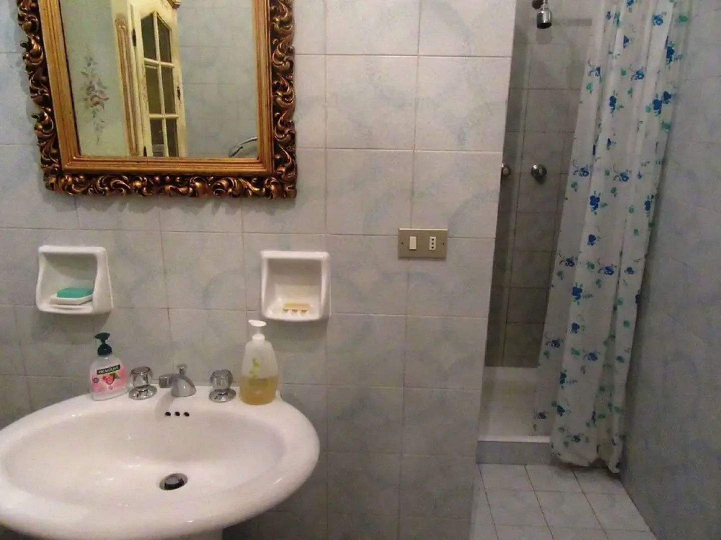 Elegant and Roomy Apartment on the Hill of Chiavari, Calm Relaxation Assured