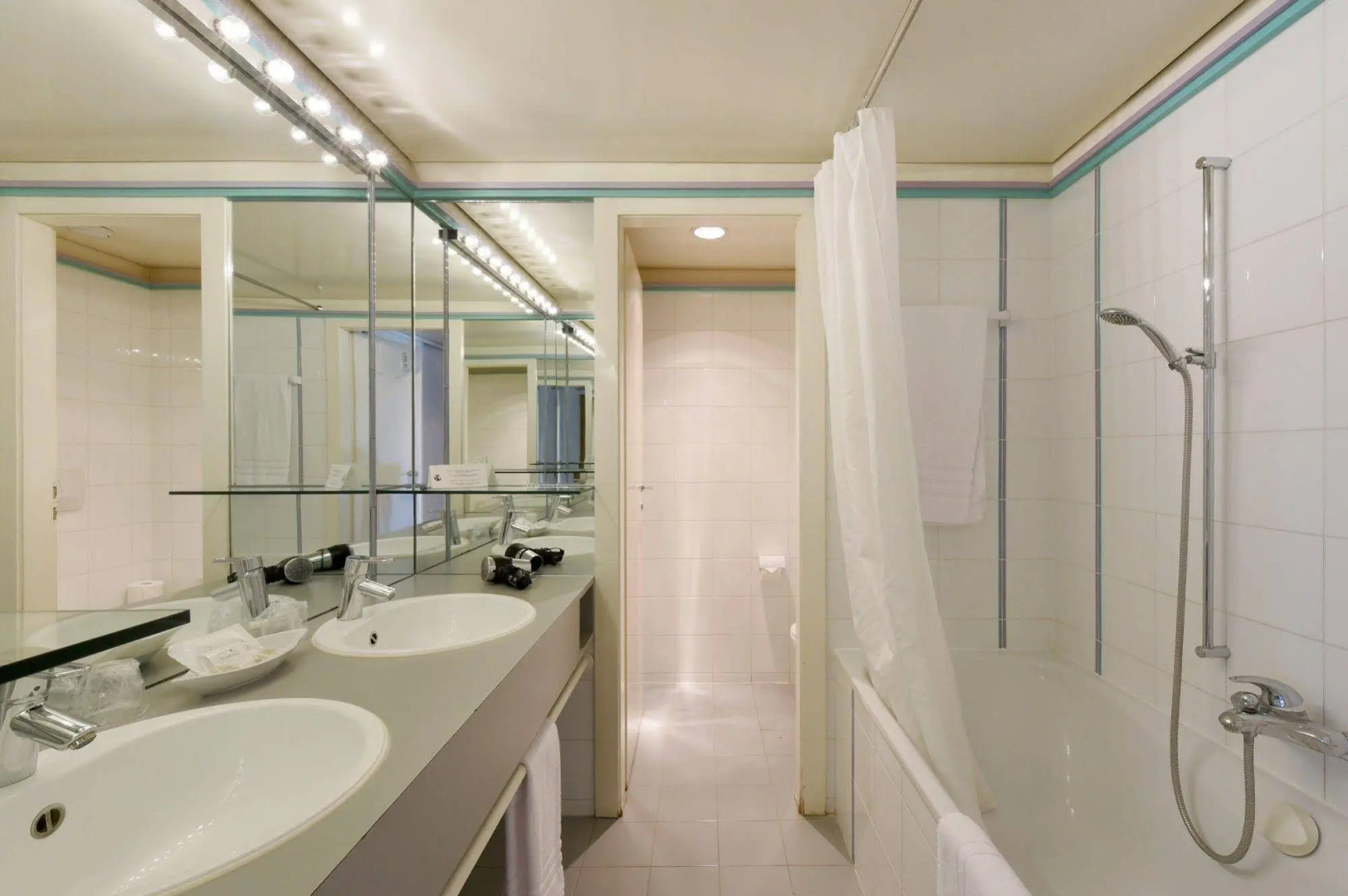 L'HÔTEL by Hostellerie du Château