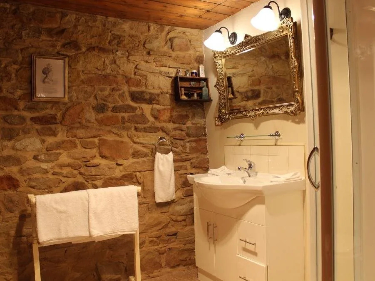 Colonial Cottages of Ross