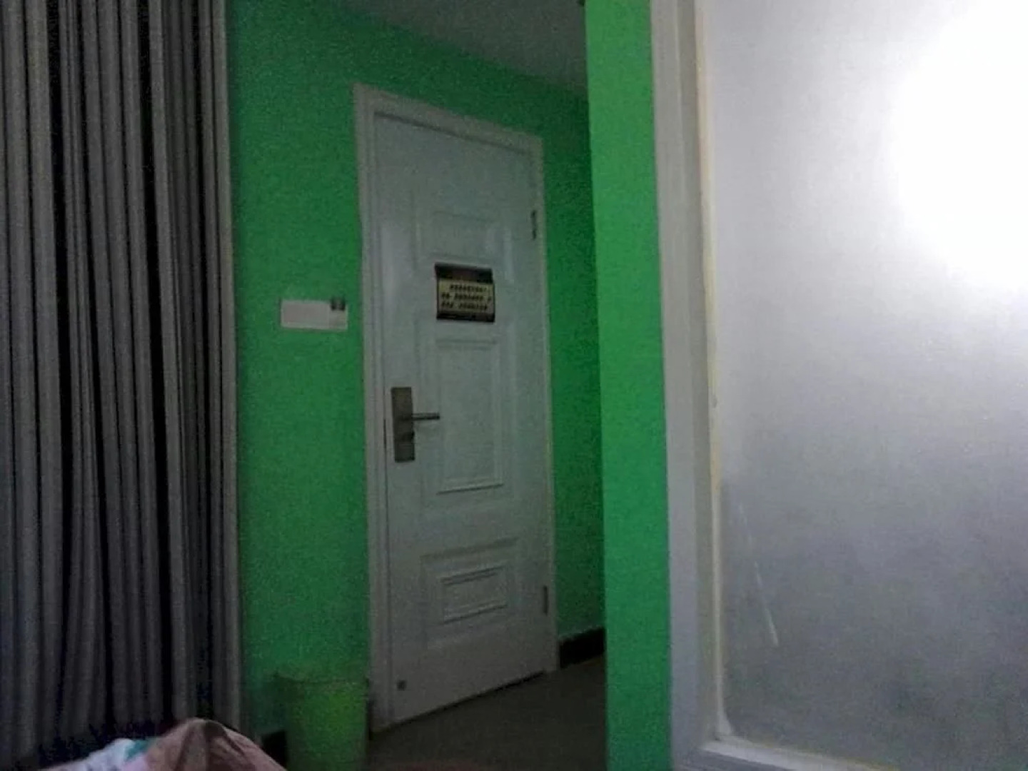 Migratory Bird In Fenghuang Inn