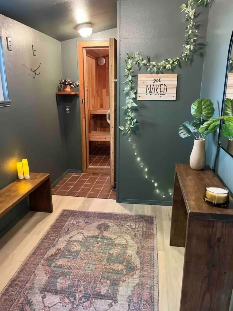 Olympic House: 3min from ONP w/ Sauna + Rec room