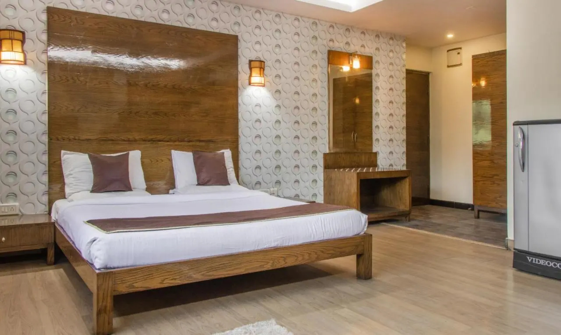 Omatra Hotel Infantry Road