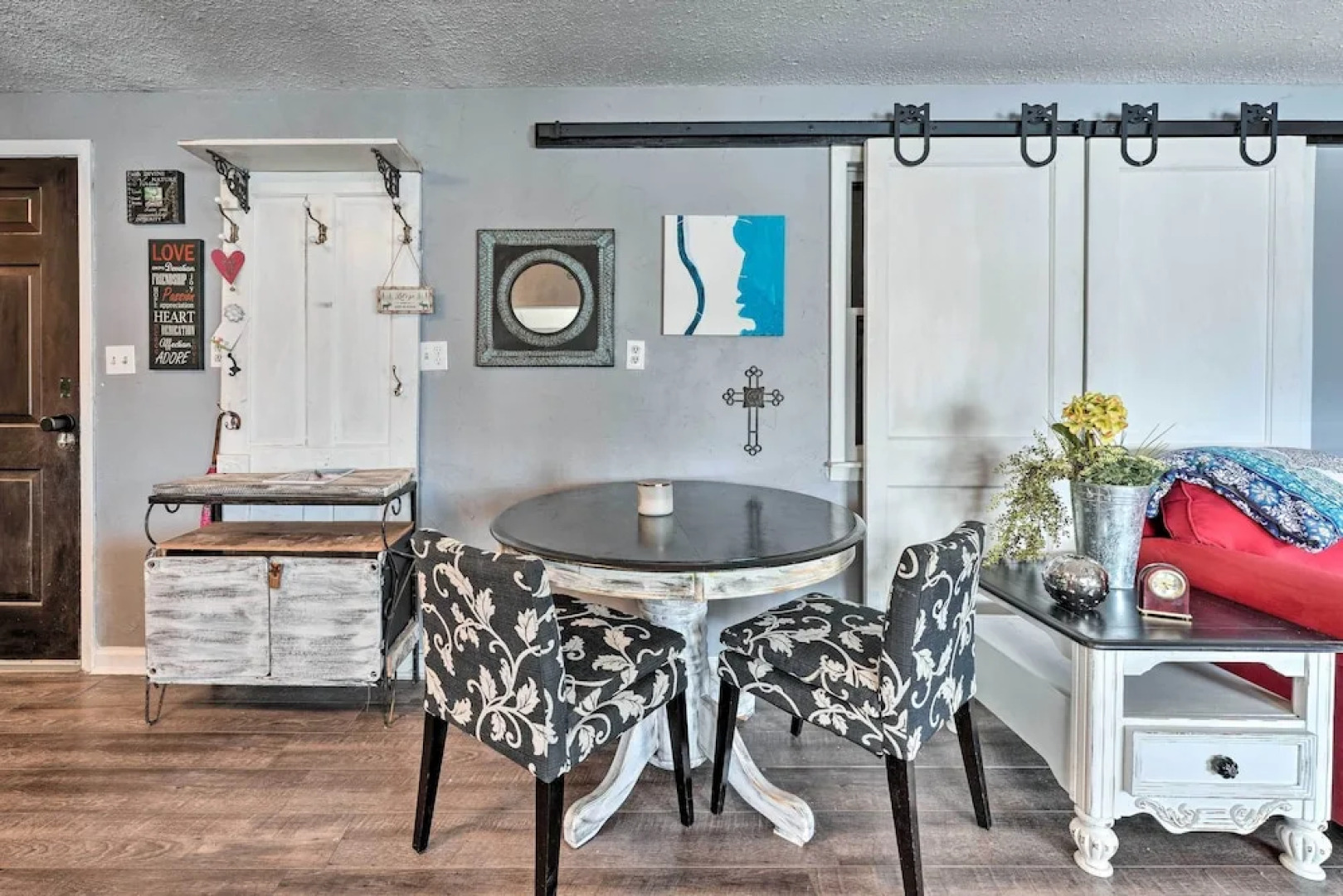 Lakefront Vacation Rental w/ Deck & 2 Docks!