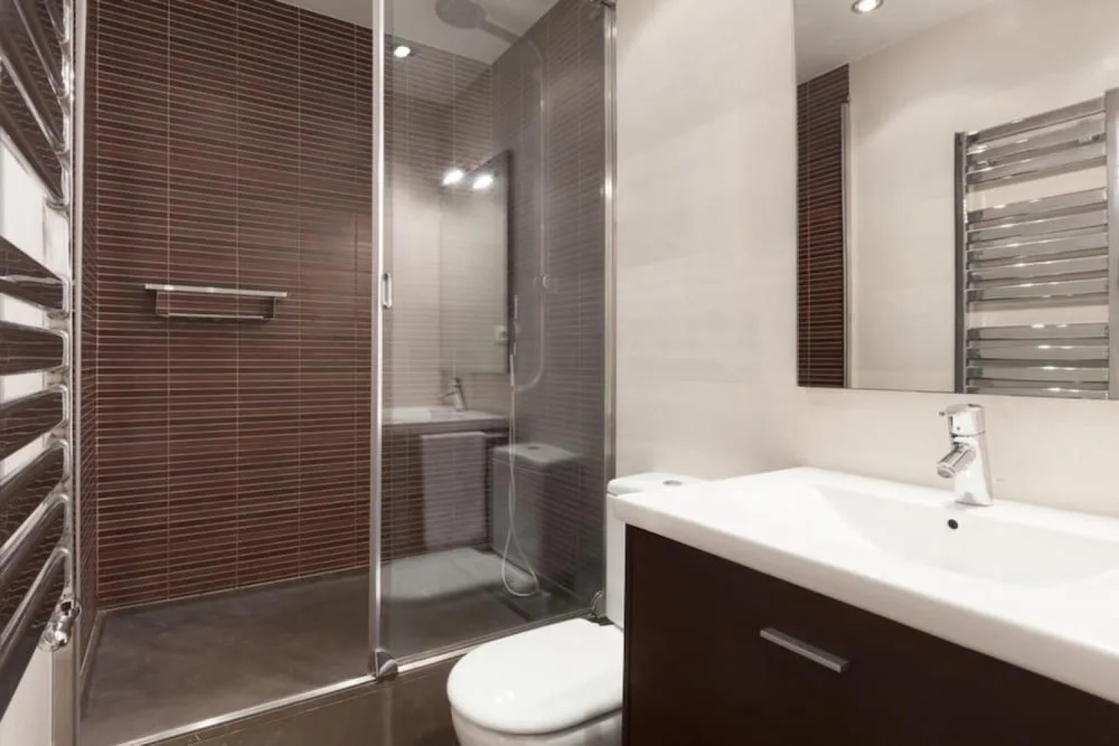 Akira Flats Roger de Flor Chic apartment