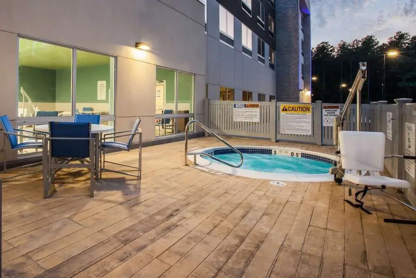 Holiday Inn Express & Suites Queensbury Lake George Area