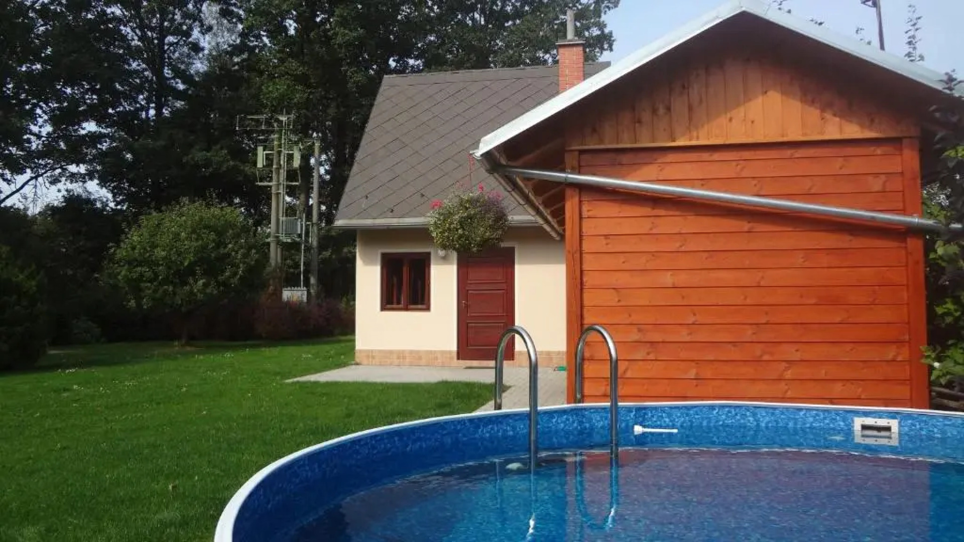 Chaty u rybníka Brodský