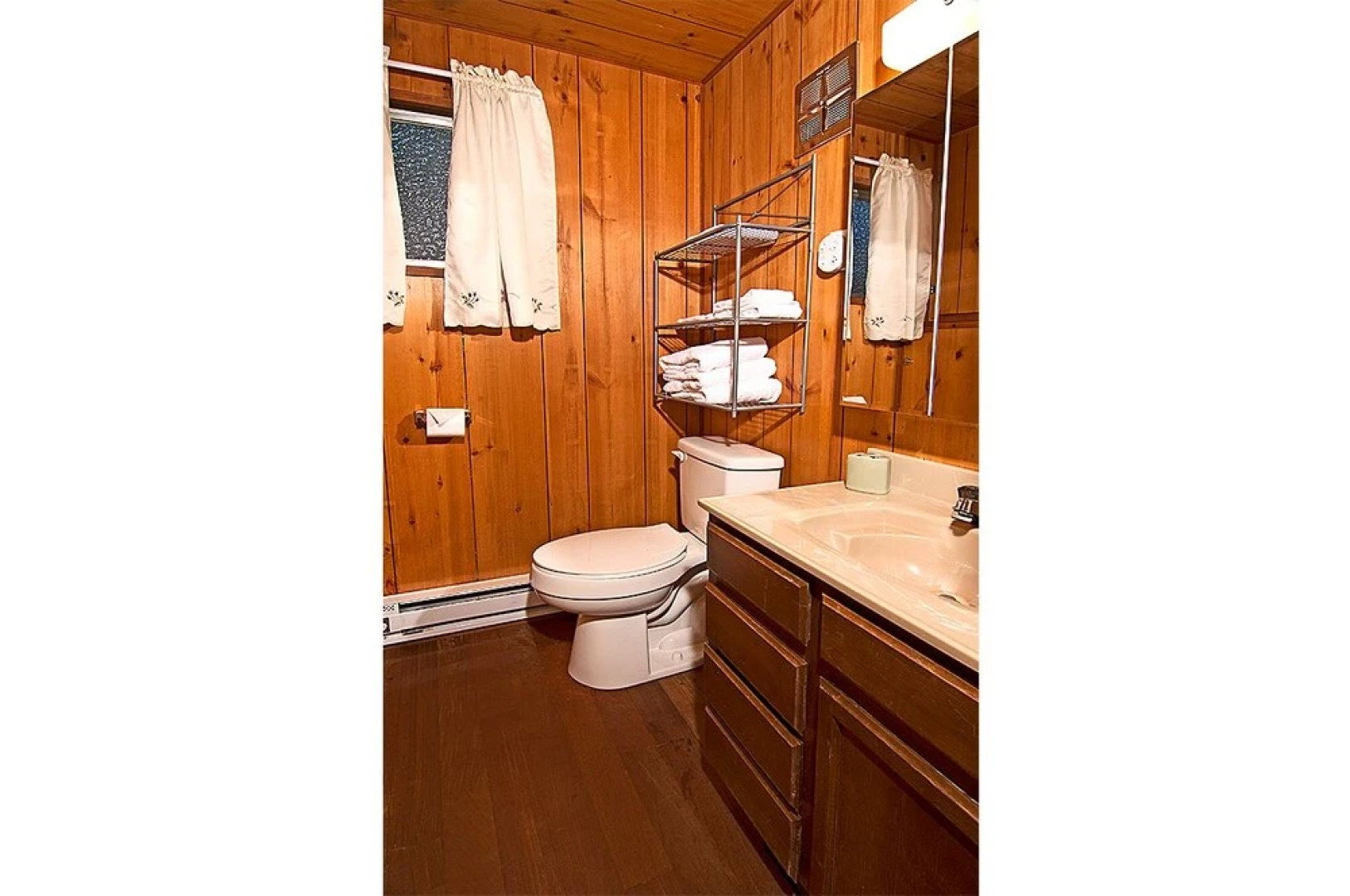 Wild Sky Escape - One Bedroom Cabin with Hot Tub