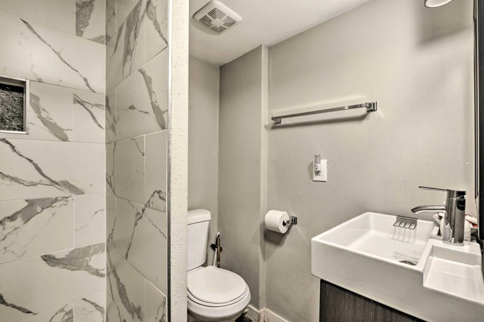 Spacious Kent Home ~ 17 Mi to Dtwn Seattle!